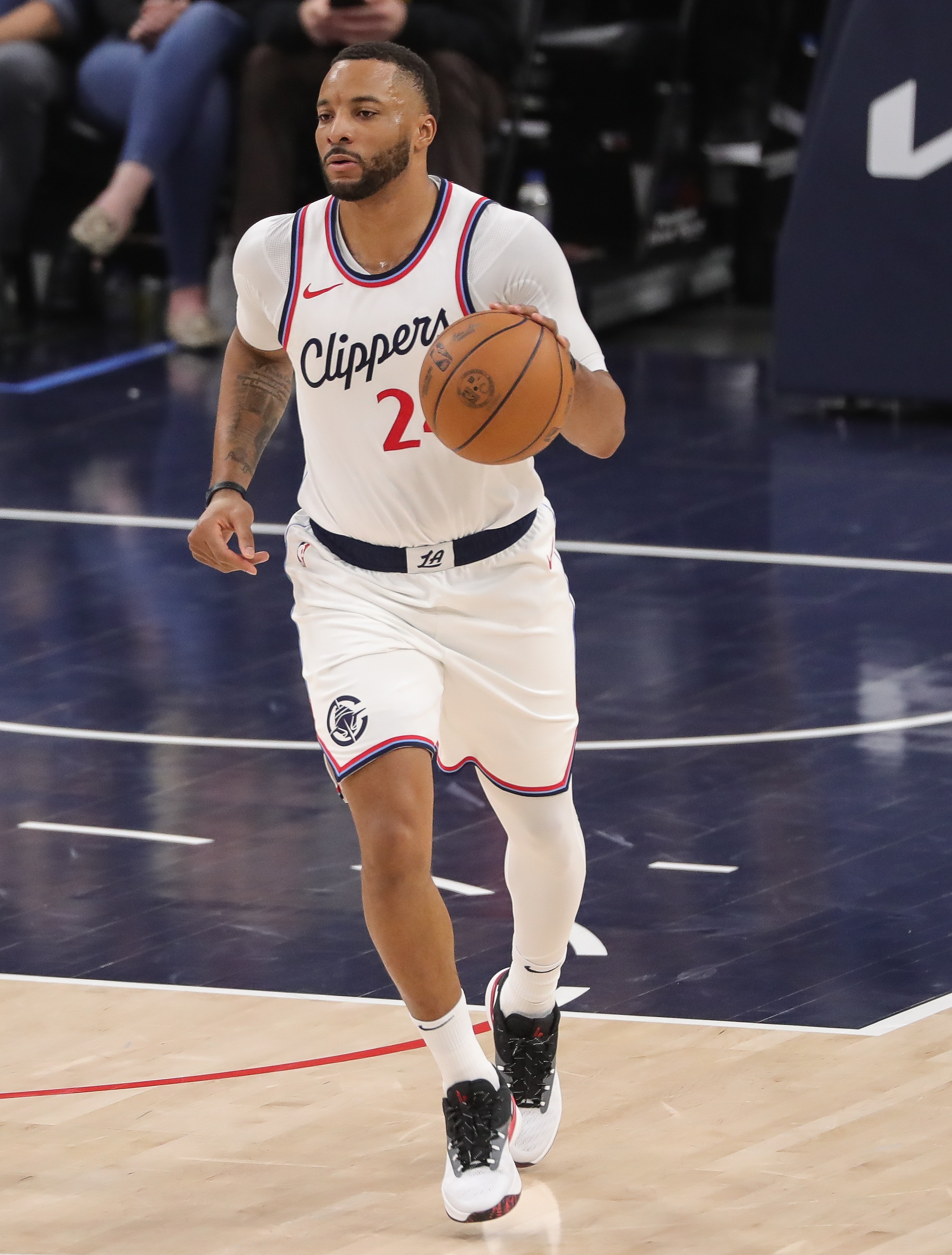 NBA总决赛国际比赛日再迎强敌，洛杉矶湖人再遭质疑，主帅态度：球迷炸锅，轮换策略成焦点的简单介绍-米兰体育下载